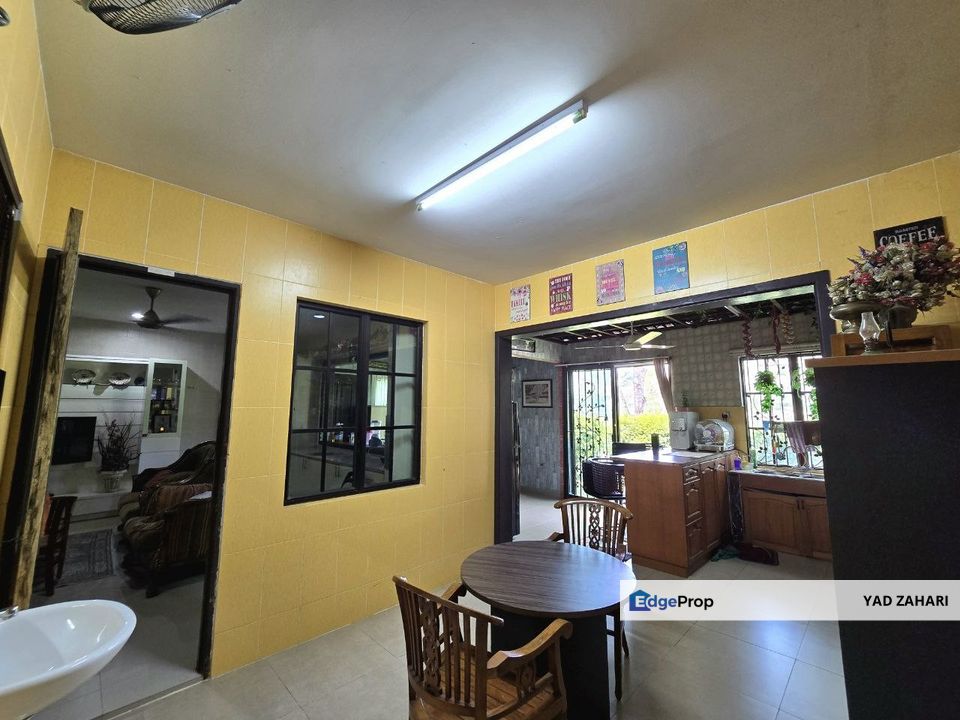 U10 Bandar Nusa Rhu, Shah Alam | 2-Storey Semi D 6 Bedrooms | RM1.4M - Extended Kitchen, Furnished with Kitchen Cabinet and Autogate, Selangor, Shah Alam