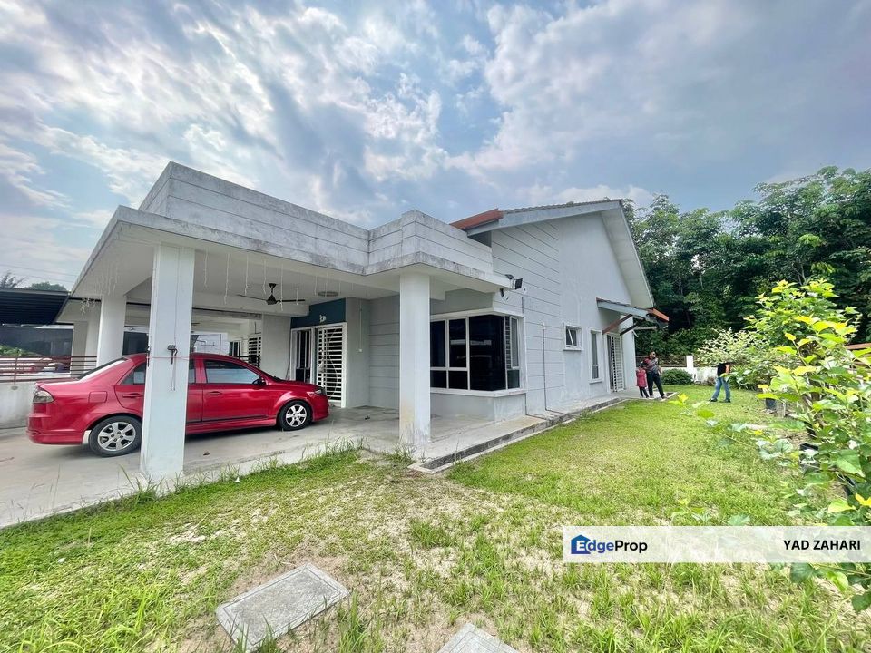 Seksyen 29, Kg Lombong Shah Alam | Single Storey Semi-D 4 Bedrooms | RM490K - Extra Land, Loft Features & Easy Access to Main Road, Selangor, Shah Alam
