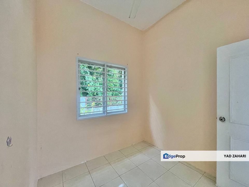 Seksyen 29, Kg Lombong Shah Alam | Single Storey Semi-D 4 Bedrooms | RM490K - Extra Land, Loft Features & Easy Access to Main Road, Selangor, Shah Alam