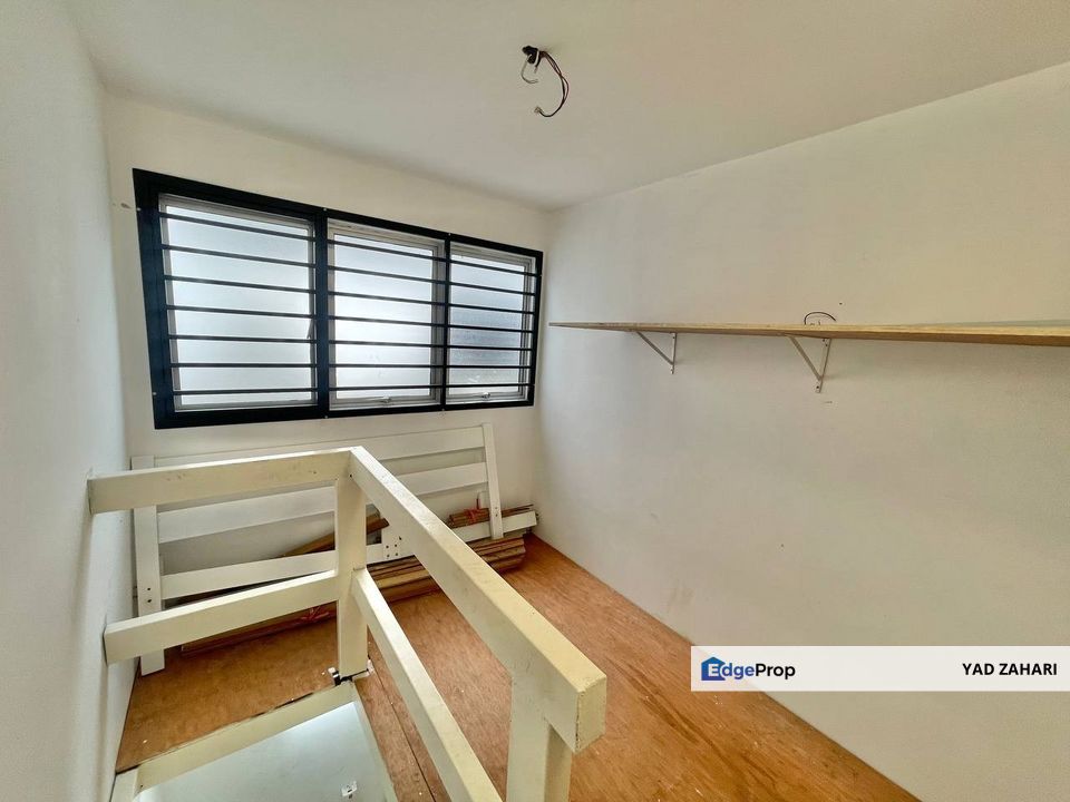 Seksyen 29, Kg Lombong Shah Alam | Single Storey Semi-D 4 Bedrooms | RM490K - Extra Land, Loft Features & Easy Access to Main Road, Selangor, Shah Alam