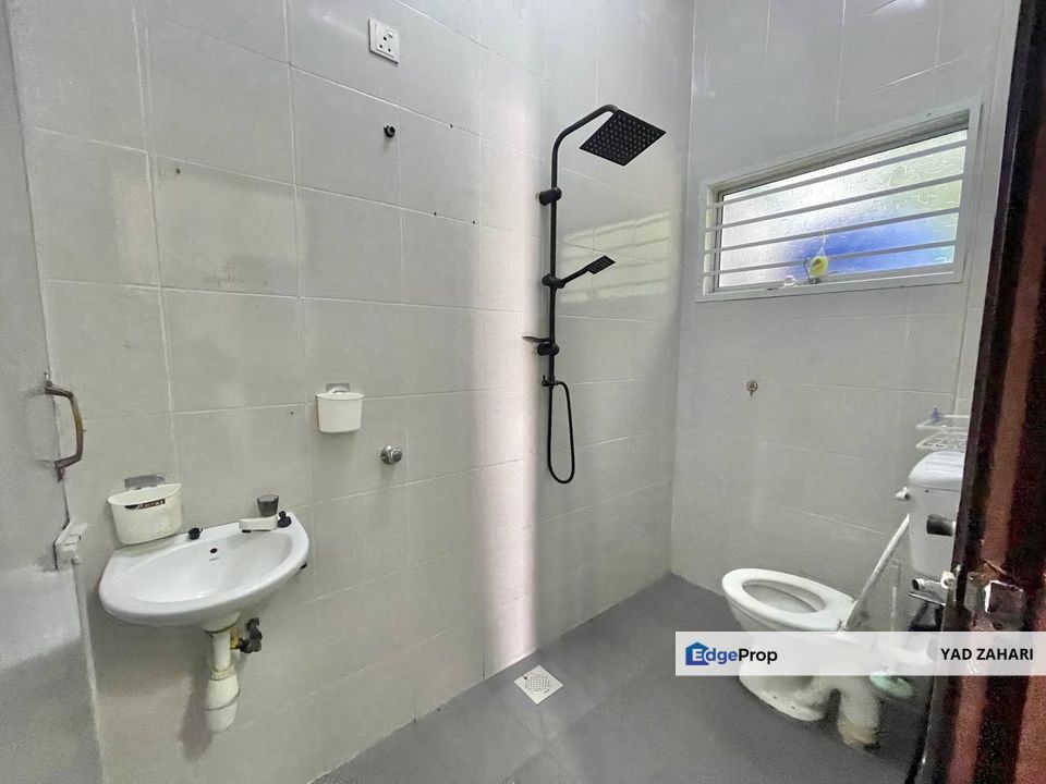 Seksyen 29, Kg Lombong Shah Alam | Single Storey Semi-D 4 Bedrooms | RM490K - Extra Land, Loft Features & Easy Access to Main Road, Selangor, Shah Alam