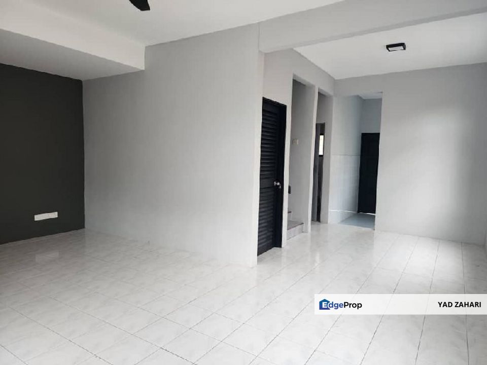 Taman Dahlia, Salak Tinggi | 2-Storey Terrace 4 Bedrooms | RM450K - Facing Open with Extra Parking and Endlot Refurbished Unit, Selangor, Sepang