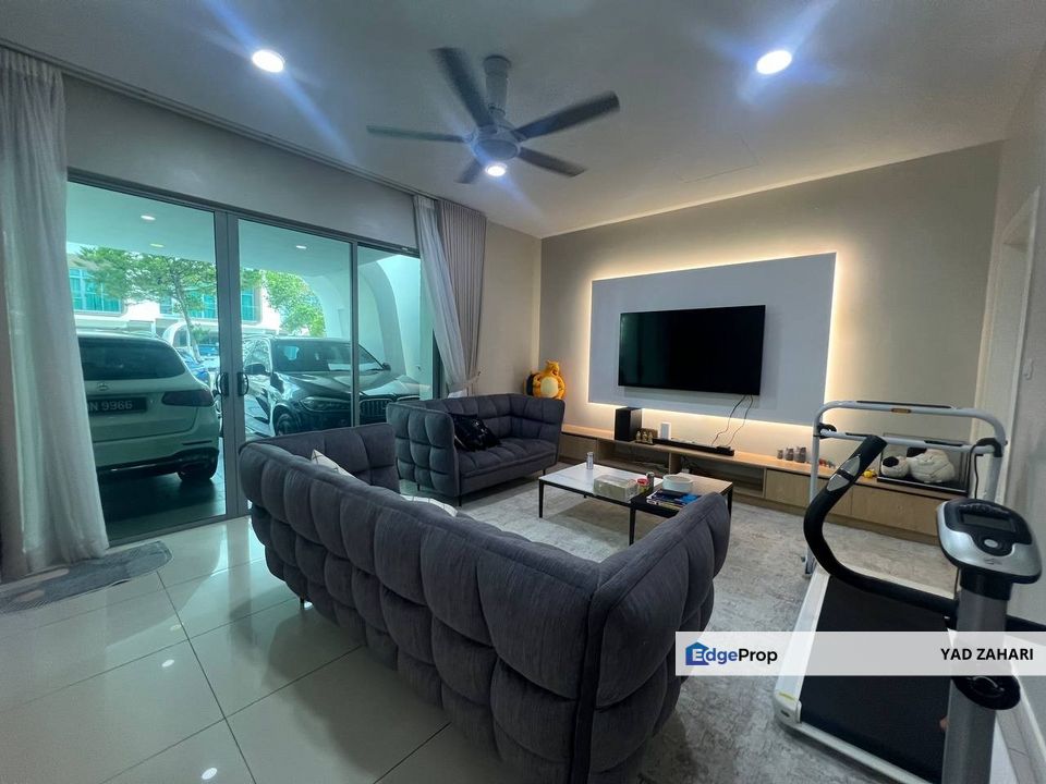 Liu Li Garden, Cyberjaya | 2-Storey Superlink 3+1 Rooms | RM1.36M - Beautiful Renovated, Freehold and Non Bumi Lot, Selangor, Cyberjaya