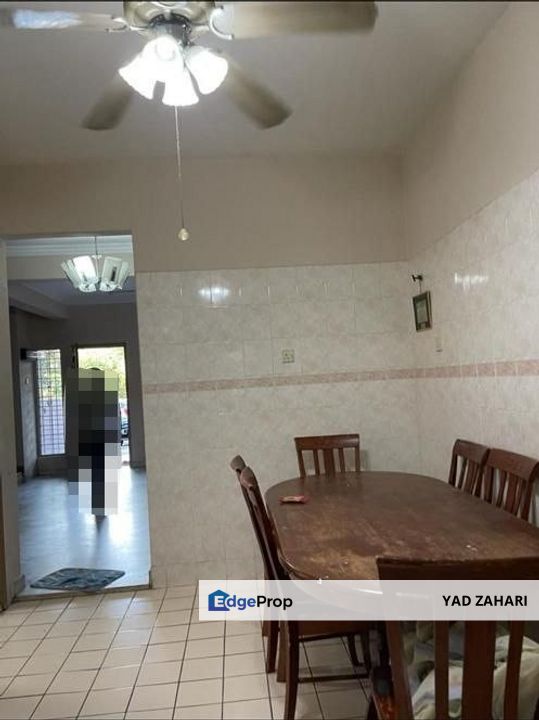 Seksyen 13, Shah Alam | 2-Storey Terrace 4 Bedrooms | RM700K - Facing Open and Hot Location, Selangor, Shah Alam
