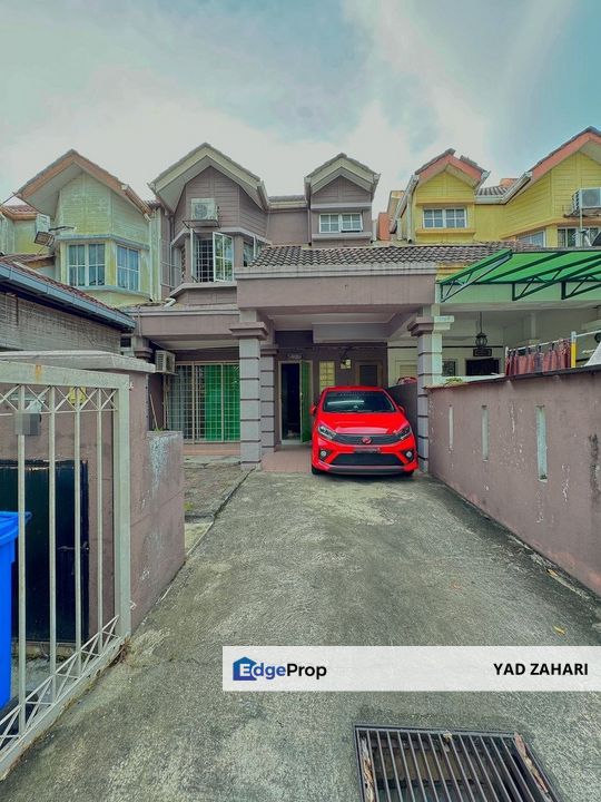 Seksyen 13, Shah Alam | 2-Storey Terrace 4 Bedrooms | RM700K - Facing Open and Hot Location, Selangor, Shah Alam
