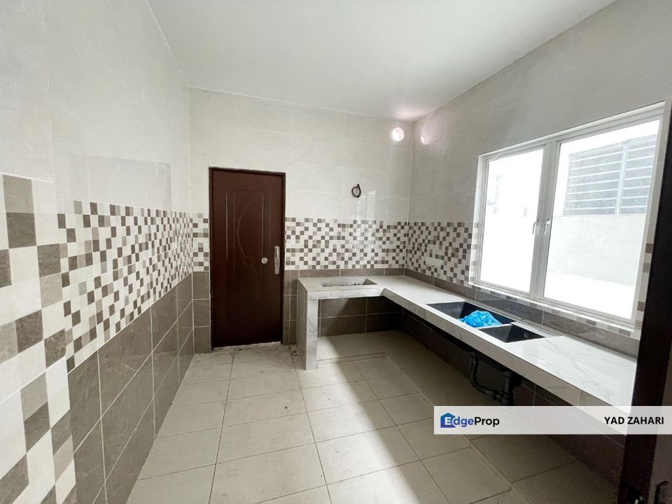 Hillview Residence, Kajang | 2-Storey Semi-D 5 Bedrooms | RM1.1M - Below MV, Freehold with Wide Garden & Backyard Space , Selangor, Semenyih