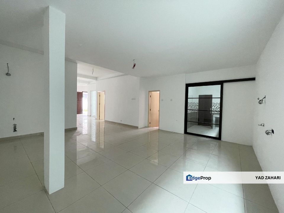 Hillview Residence, Kajang | 2-Storey Semi-D 5 Bedrooms | RM1.1M - Below MV, Freehold with Wide Garden & Backyard Space , Selangor, Semenyih