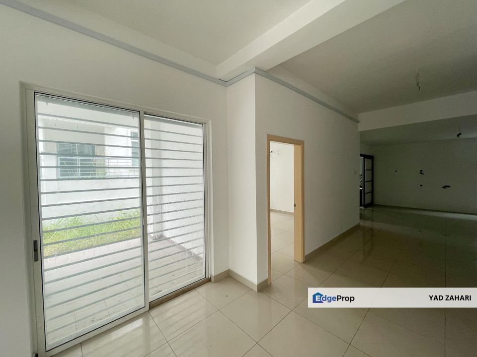 Hillview Residence, Kajang | 2-Storey Semi-D 5 Bedrooms | RM1.1M - Below MV, Freehold with Wide Garden & Backyard Space , Selangor, Semenyih