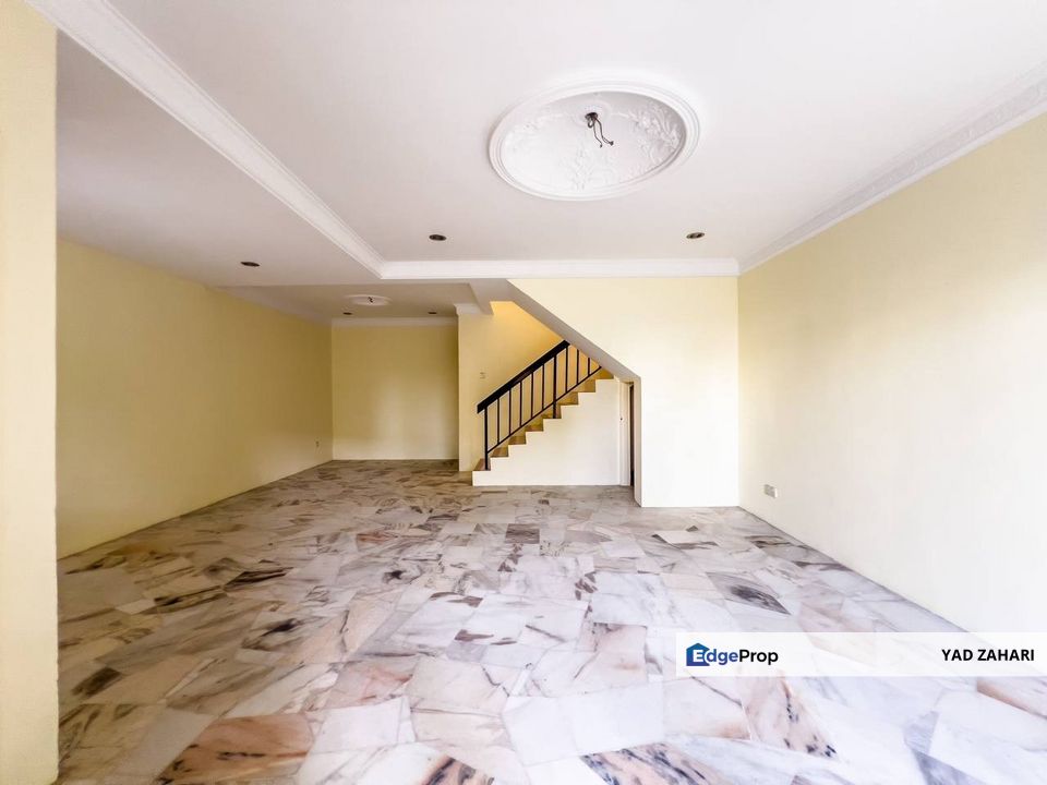 Taman Universiti, Kajang | 2-Storey Terrace 4 Bedrooms | RM538K - Endlot, Refurbished with New Painting and Near University, Selangor, Kajang