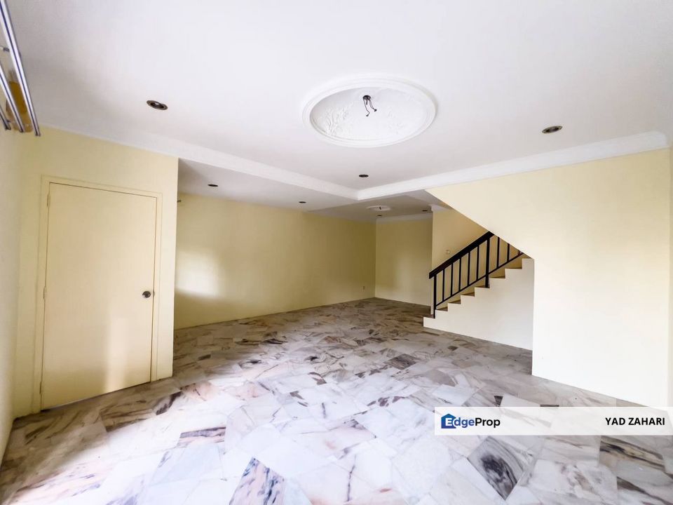 Taman Universiti, Kajang | 2-Storey Terrace 4 Bedrooms | RM538K - Endlot, Refurbished with New Painting and Near University, Selangor, Kajang
