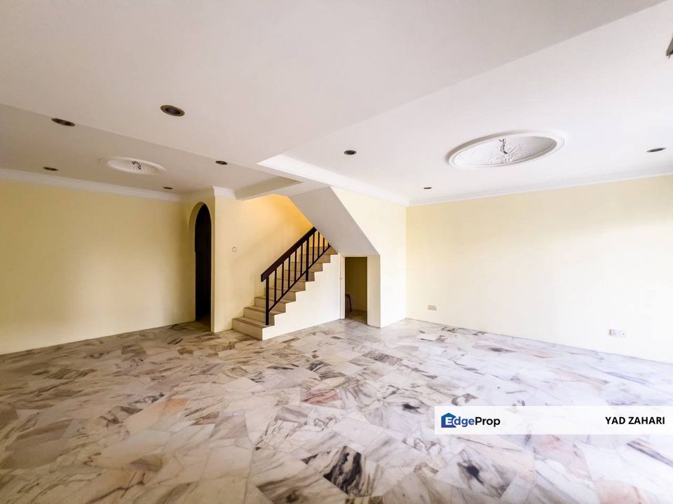 Taman Universiti, Kajang | 2-Storey Terrace 4 Bedrooms | RM538K - Endlot, Refurbished with New Painting and Near University, Selangor, Kajang