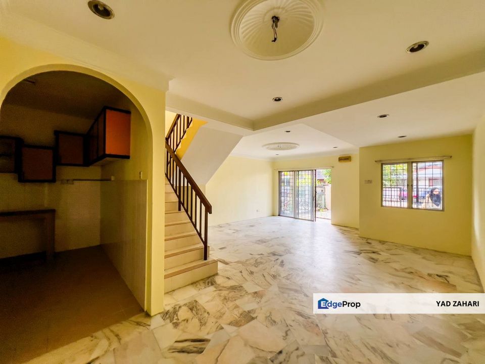 Taman Universiti, Kajang | 2-Storey Terrace 4 Bedrooms | RM538K - Endlot, Refurbished with New Painting and Near University, Selangor, Kajang