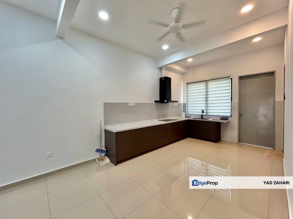 Lambaian Dua Residence, Kajang | 2-Storey Terrace 4 bedrooms | RM2200 - Balcony with View and Semi Furnished, Selangor, Kajang