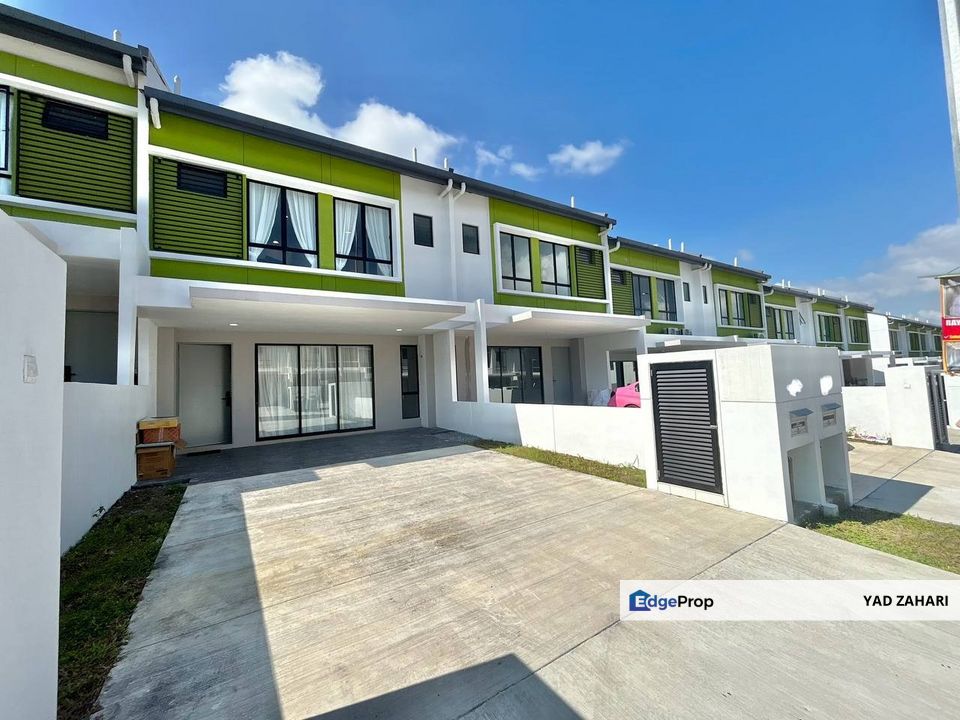Lambaian Dua Residence, Kajang | 2-Storey Terrace 4 bedrooms | RM2200 - Balcony with View and Semi Furnished, Selangor, Kajang