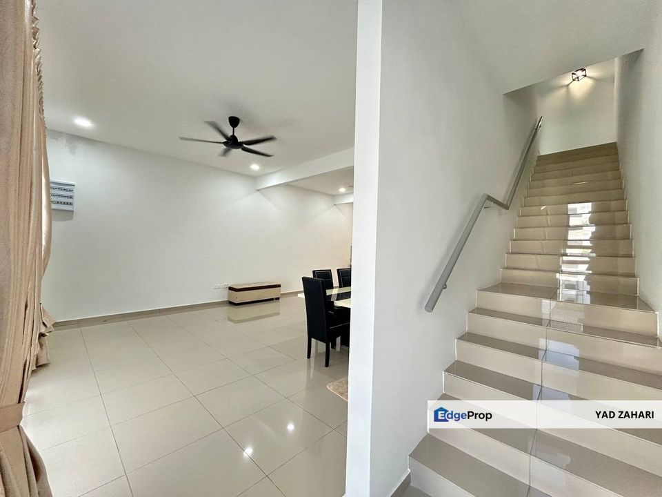 Lambaian Dua Residence, Kajang | 2-Storey Terrace 4 bedrooms | RM2200 - Balcony with View and Semi Furnished, Selangor, Kajang
