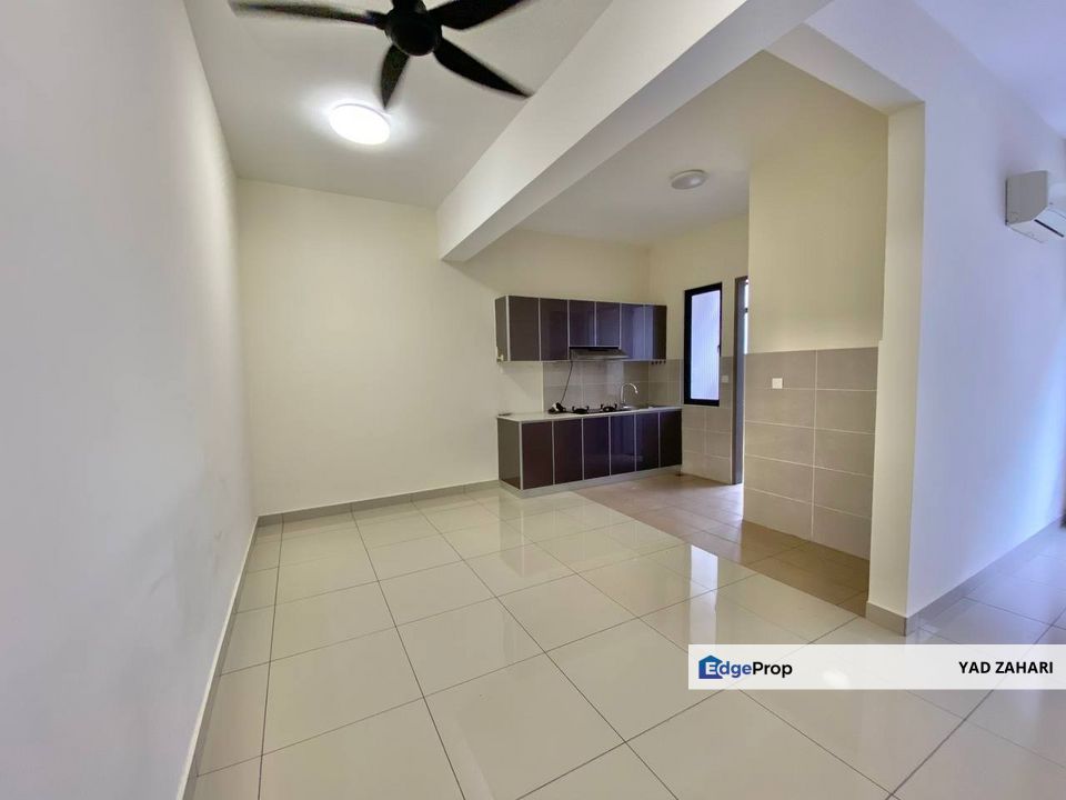 The Strata, Bangi | Townhouse 3 Bedrooms | RM550K - Brand New Unit and Semi Furnished, Selangor, Bangi