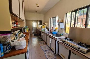 Jalan Suasana, Bandar Tun Hussein Onn