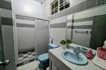 Jalan Suasana, Bandar Tun Hussein Onn