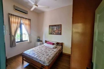 Jalan Suasana, Bandar Tun Hussein Onn