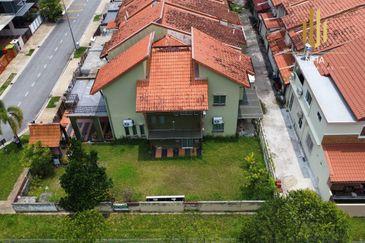 Corner lot with Huge Land Double Storey Terrace @ Setia Alam Sari ILMIA