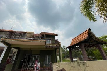 Corner lot with Huge Land Double Storey Terrace @ Setia Alam Sari ILMIA