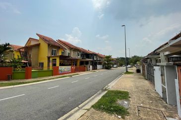Corner lot with Huge Land Double Storey Terrace @ Setia Alam Sari ILMIA