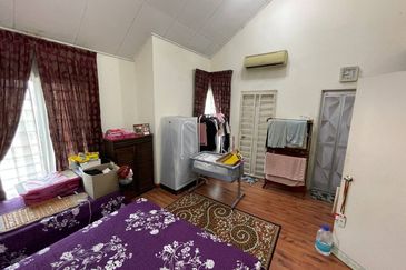 Corner lot with Huge Land Double Storey Terrace @ Setia Alam Sari ILMIA