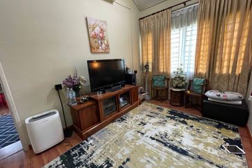 Corner lot with Huge Land Double Storey Terrace @ Setia Alam Sari ILMIA