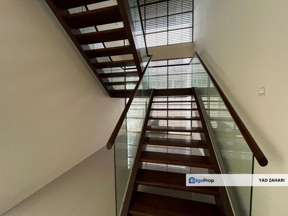 Gated and Guarded with Huge Land @ Banyan Close, Bandar Bukit Mahkota, Bangi, Selangor, Bangi