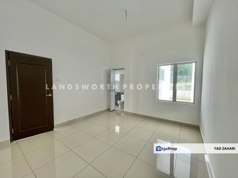 3-STOREY SEMI-D WITH SPACIOUS BUILTUP AND EXTRA LAND @ SG RAMAL DALAM, KAJANG, Selangor, Kajang