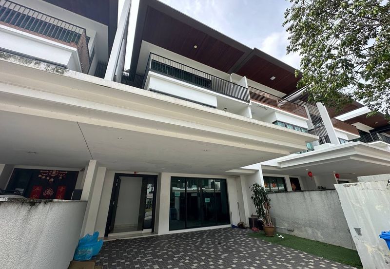Duta Villa, Setia Alam