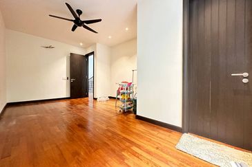 Duta Villa, Setia Alam