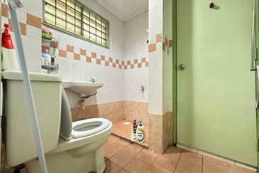 Jalan Spektrum U16 @ Taman Bukit Subang