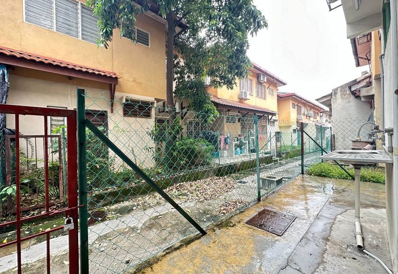 Jalan Spektrum U16 @ Taman Bukit Subang