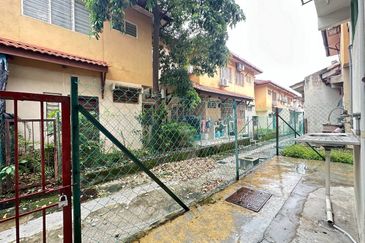 Jalan Spektrum U16 @ Taman Bukit Subang