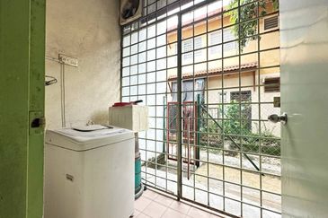 Jalan Spektrum U16 @ Taman Bukit Subang