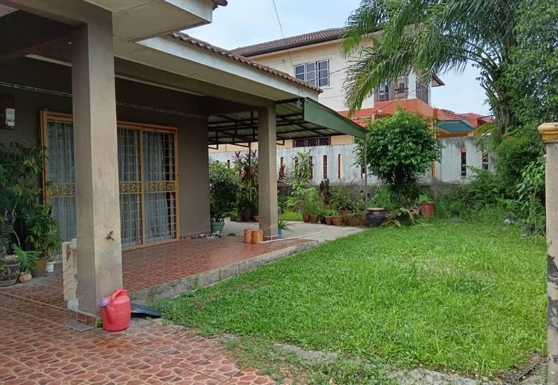 Taman Pinggiran Putra