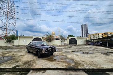 Villa with Land & Fully Furnished, Near TRX For Investment @ Desa Pandan, KL