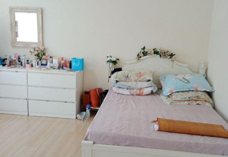 Crescent Park Townvilla