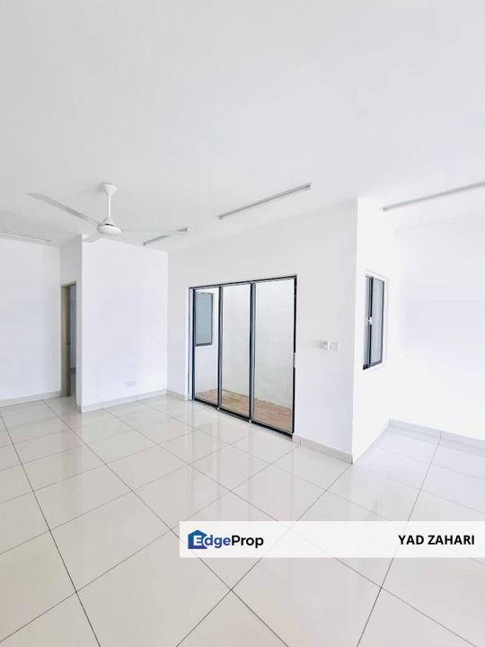 Unit Near Surau & Supermarket with 5 Bedrooms @ The Clover Homes, Semenyih, Selangor, Semenyih