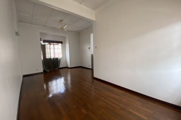 Renovated Unit & Nearby MRT Bandar Utama Barat @ Ara Damansara Residence, KL