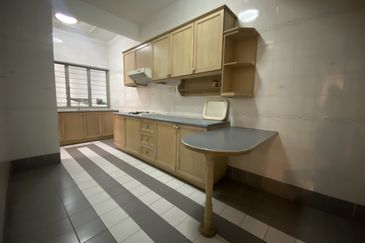 Renovated Unit & Nearby MRT Bandar Utama Barat @ Ara Damansara Residence, KL