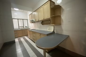 Renovated Unit & Nearby MRT Bandar Utama Barat @ Ara Damansara Residence, KL