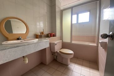 Renovated Unit & Nearby MRT Bandar Utama Barat @ Ara Damansara Residence, KL