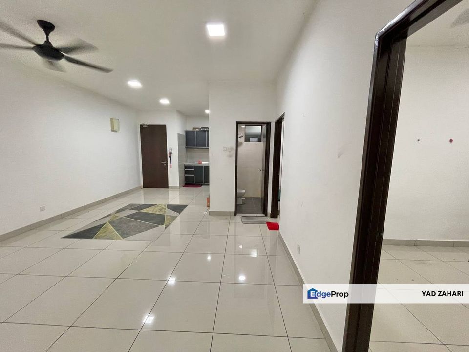 Residensi Zamrud, Kajang | RM330K - Corner Unit, Semi Furnished, Freehold and Facing Pool, Selangor, Kajang