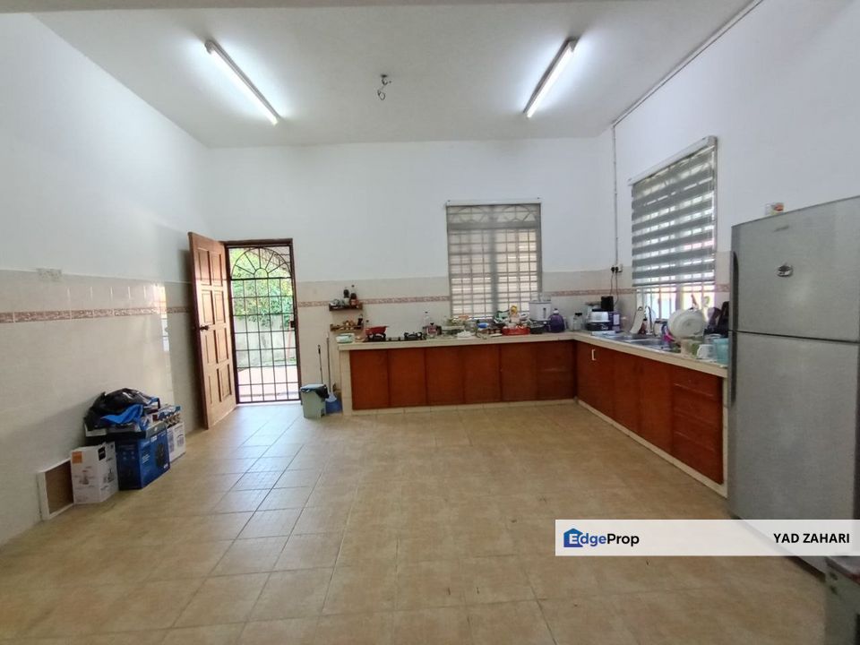 Large Living Room with Beautiful Garden @ Sungai Ramal Dalam, Kajang, Selangor, Kajang