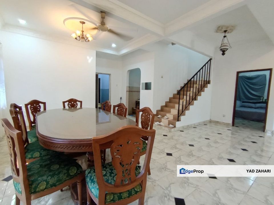 Large Living Room with Beautiful Garden @ Sungai Ramal Dalam, Kajang, Selangor, Kajang