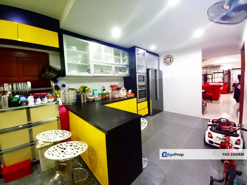 Fully Furnished & Renovated Endlot 2-Storey Terrace @ Taman Lestari Putra, Seri Kembangan, Selangor, Seri Kembangan