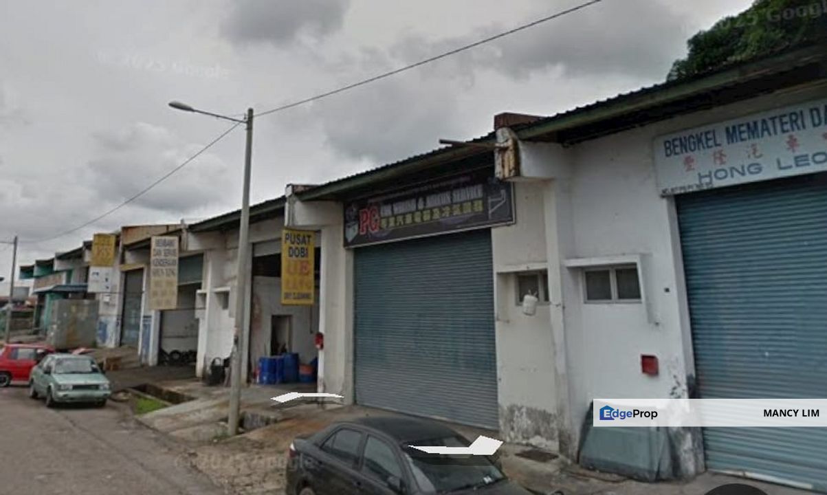 Taman Universiti One and Half Storey Terrace Endlot Factory, Johor, Skudai