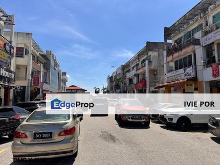Bandar Bukit Tinggi Klang Shop For Sale 44x75 Triple Storey Prime Location , Selangor, Klang